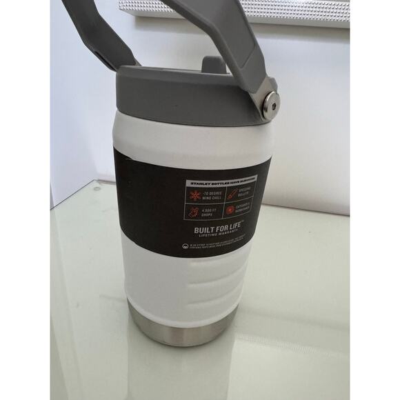 Stanley IceFlow Flip Straw Jug with Handle 40 oz| Twist On Lid and Flip Up Straw - Picture 4 of 7